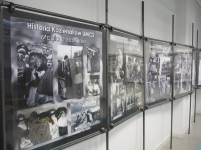 Lublin: Muzeum UMCS zaprasza na kolejną wystawę do kultowej „Trójki”. Ty razem to fotohistoria „Kozienaliów”