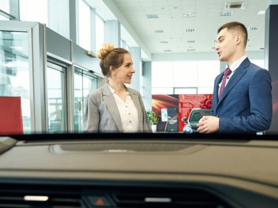 Co trzeci Polak woli wynająć auto niż je kupić. Ale wyda tylko 1000 zł