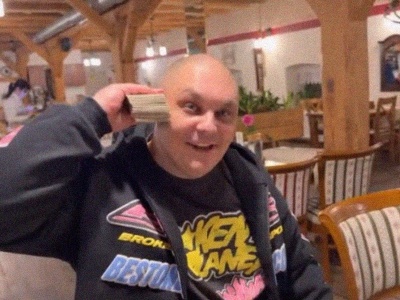 TWR dostał „sporo kapusty” od Truemana, który podpisał z nim kontrakt