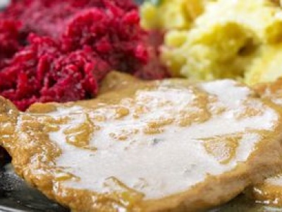 Szukasz pomysłu na ciepłe danie na andrzejki? To mięso jest tak delikatne i miękkie, że nie potrzeba do niego noża