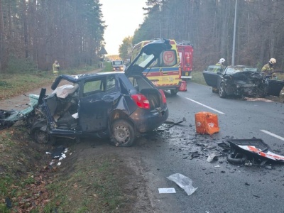 Czołowe zderzenie między Luzinem a Kębłowem. Droga zablokowana