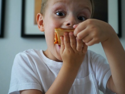 Tak zachęcisz niejadka do jedzenia. 7 sposobów, które działają