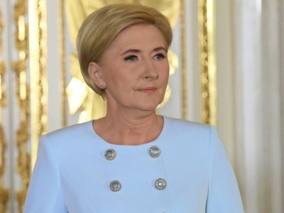 Garnitur Agaty Dudy to majstersztyk dla pań po 50. Zapisz tę inspirację na święta