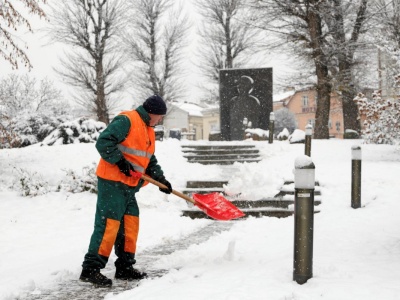 Pilne alerty IMGW. Śnieg i oblodzenie na południu Polski, w centrum - mgła