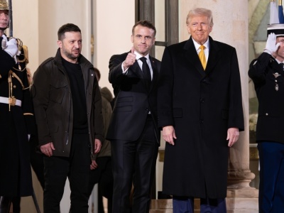 Macron mówi, że plan pokojowy Trumpa dla Ukrainy wymaga ponownego rozważenia