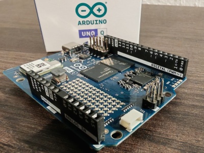Arduino UNO Q hands-on: Smarter with Qualcomm and capable of running a desktop OS like a Raspberry Pi