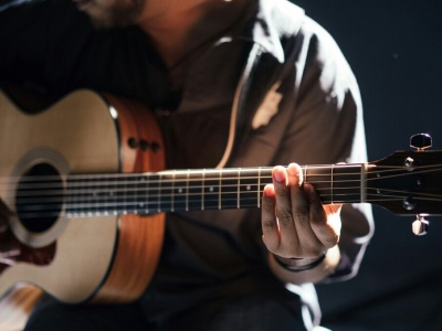 Dlaczego już nie potrafimy słuchać muzyki — i co z tym zrobić?