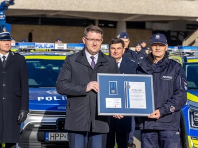 Dzięki wsparciu z WFOŚiGW w Katowicach nowa flota hybrydowych radiowozów zasila śląską Policję
