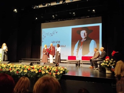 Kierownik zespołu „Żywczanie” z nagrodą