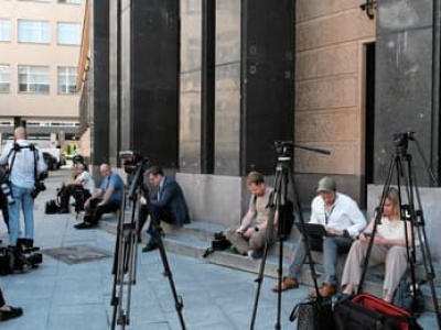 W bagnie. Jak w erze AI i cyberkorporacji ratować jakościowe dziennikarstwo