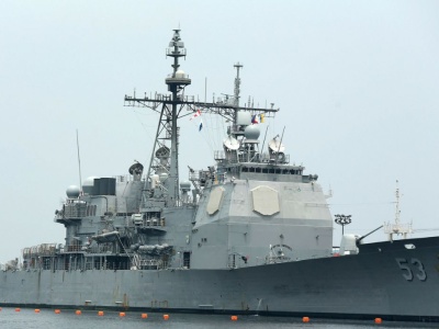 Niszczyciel USA zrobił psikusa rosyjskiemu tankowcowi i zmusił do zmiany trasy