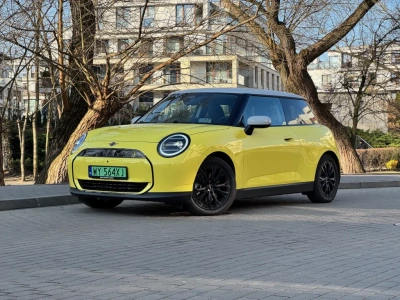 Test: MINI Cooper SE – z Warszawy do Łodzi i z powrotem na jednym ładowaniu?