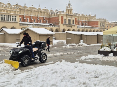 Kraków pod śniegiem. Poranek z problemami, a zima dopiero się rozkręca