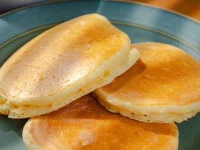 Zamiast racuchów i naleśników smażę budyniowe placuszki. Znikają z talerza jeden po drugim