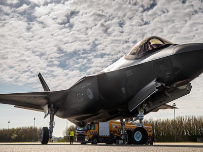 Drony nad bazą F-35