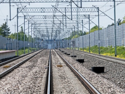 PKP zamontuje nowe ekrany akustyczne wzdłuż torów na terenie Gdyni. „To skutek pomiarów hałasu”