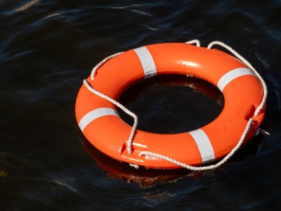 Dramatyczne chwile. Prezes znanej firmy uratował tonącą kobietę