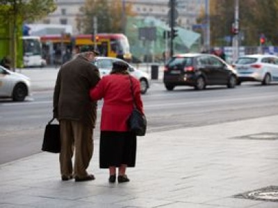 Tak zmienią się emerytury w 2026 r. Tabela brutto-netto