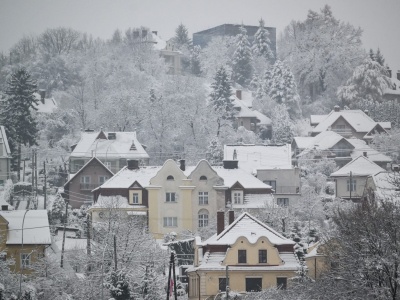 Małopolskie: po opadach śniegu prawie 30 tys. odbiorców nie ma prądu
