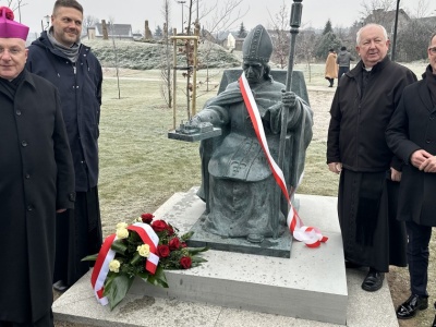 Kazimierz Biskupi uczcił biskupa Jana Lubrańskiego. Nowy pomnik w parku