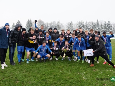 Udany rewanż ustronian. Kuźnia z Pucharem Polski skoczowskiego Podokręgu | ZDJĘCIA