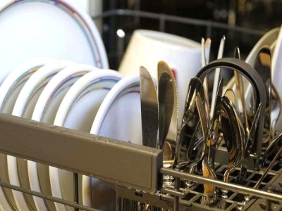 Metoda na ładny zapach w zmywarce. Wystarczy owoc, ale wcale nie chodzi o cytrynę