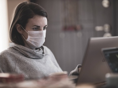 Patologia rynku pracy. Chorujemy, ale nie bierzemy L4. Nie stać nas