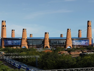 Zaprojektowali stadion który ma 12 ceglanych masywnych kominów. Że co?
