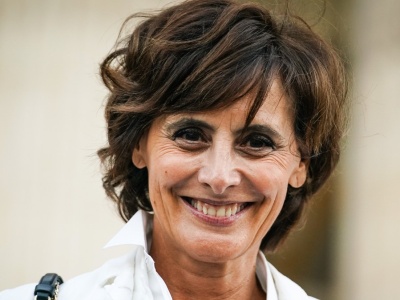 Odmładza, dodaje objętości i modeluje rysy twarzy. Poznaj fryzurę lixie!