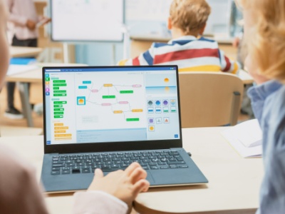 Przetarg: wybrano wykonawców I tury dostaw laptopów i tabletów dla szkół