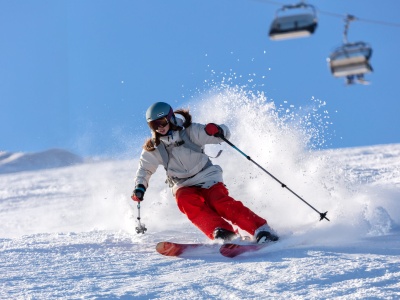 Gdzie pojechać na narty blisko Krakowa i jak spakować sprzęt narciarski?