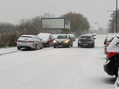 Atak zimy we Wrocławiu. Fatalne warunki drogowe w mieście i regionie