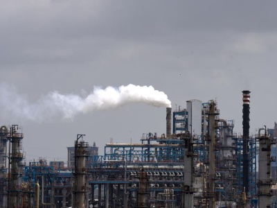 Indie otrzymują rekordowo tanią ropę z Rosji. Sankcje USA uderzają w rosyjski eksport surowca