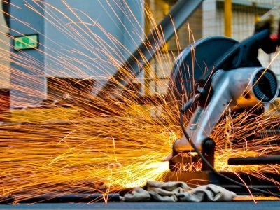 Polski przemysł znów powyżej oczekiwań. Produkcja sprzedana rośnie szybciej niż prognozowano