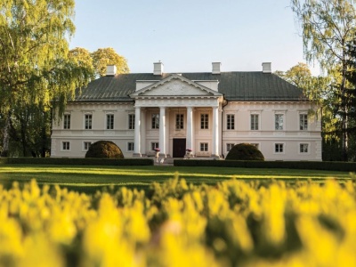 Zamiast dalekiej podróży: 7 ukrytych perełek pod Warszawą, które musisz zobaczyć