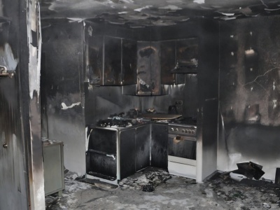 Pożar mieszkania w bloku – lokatorzy ewakuowani w środku nocy