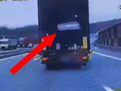 Lód spadł z naczepy wprost pod radiowóz – 3 tys. zł kary i apel do przewoźników