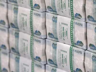 Rosyjskie dochody z ropy i gazu gwałtownie spadną w listopadzie obciążając budżet Kremla