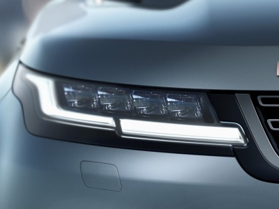 Range Rover szykuje nowy model. Brytyjczycy jadą pod prąd