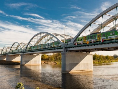 Przyszłość inwestycji kolejowych: Stabilne finansowanie i konieczne zmiany prawne