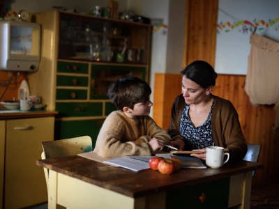 Rodzice mają dosyć szukania bibuły o świcie. 