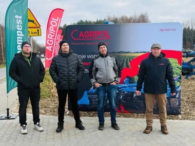 Pokazy polowe nowoczesnych maszyn rolniczych w firmie Agripol
