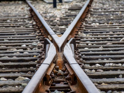 Śląskie/ Wojewoda: bezpieczeństwa torów w regionie strzeże ponad 900 żołnierzy i funkcjonariuszy