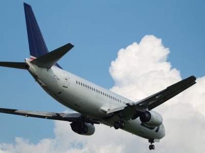 Pierwszy kraj wprowadza podatek od SAF. Na rzecz zrównoważonego lotnictwa