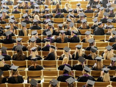 Exodus na uczelniach. Studenci masowo rezygnują. Traci polska gospodarka