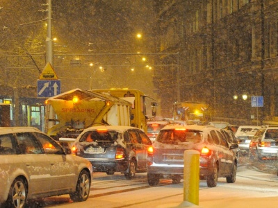 To nie będzie pogodny wtorek! Opady zamarzną, a na drogach będzie bardzo ślisko. IMGW alarmuje!