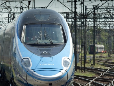 Pociąg zatrzymał się 50 metrów przed przeszkodą. Pasażerom zadrżały serca