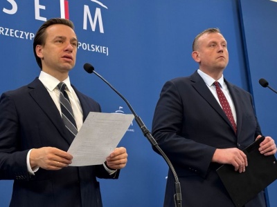 Ktoś tym ludziom teraz ciepło w wiaderku dowiezie?