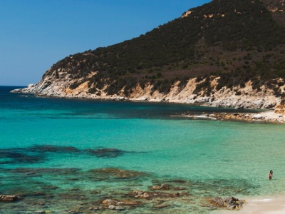 Na tej wyspie jest najpiękniejsza plaża na świecie. Turyści ją szturmują i nie brakuje Polaków