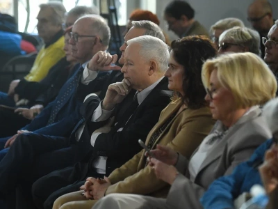 PiS tak słabe nie było od lat. „Żadnej premii za Nawrockiego”